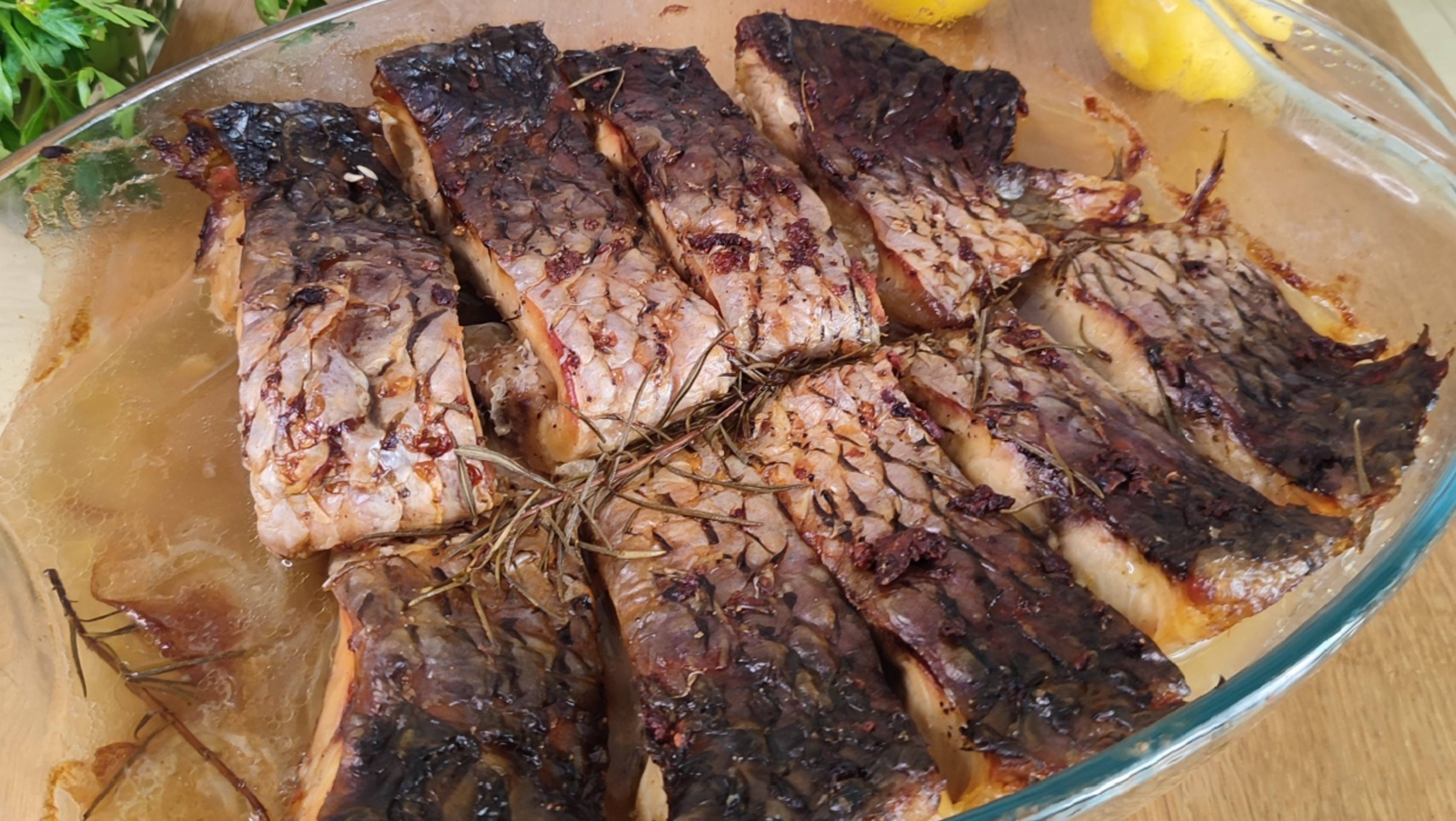 Карп запеченный в духовке с овощами