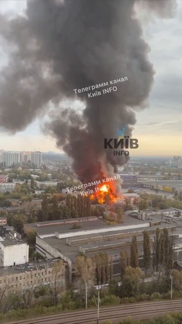 Мощнейший пожар после взрывов в Киеве