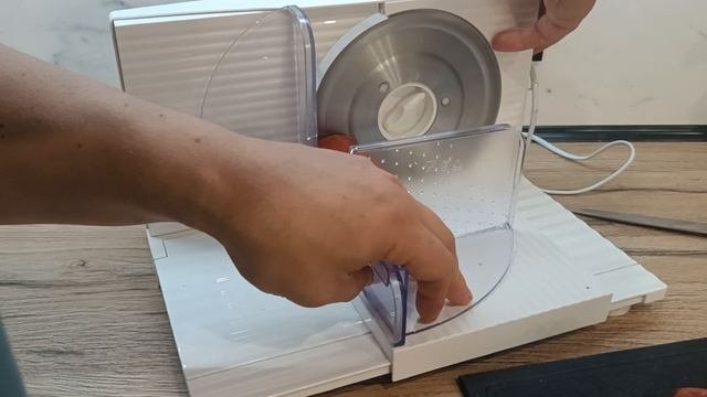 слайсер ломтерез Atvel EasyCut SR1 копчёная колбаса