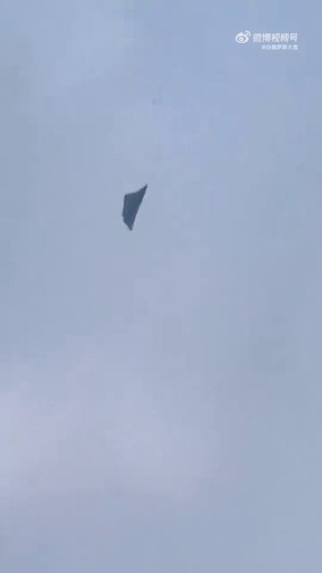 Испытательный полет китайского бескилевого истребителя J-36