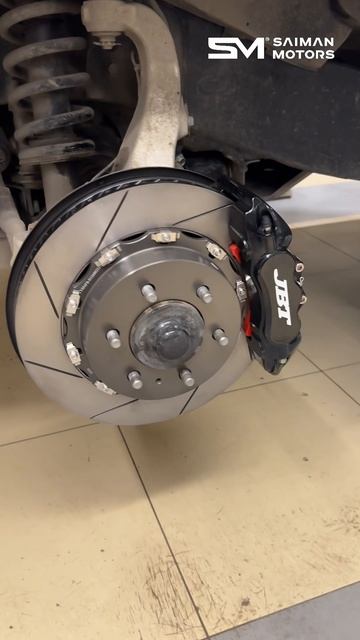 Усиленные тормоза JBT и Brembo на Land Cruiser 300