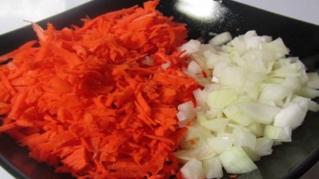 Кабачковая икра с морковью и томатной пастой