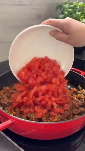 Тушёная говядина с баклажанами