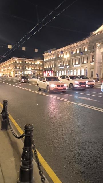 Иду по Невскому проспекту в сторону метро Адмиралтейская в СПб