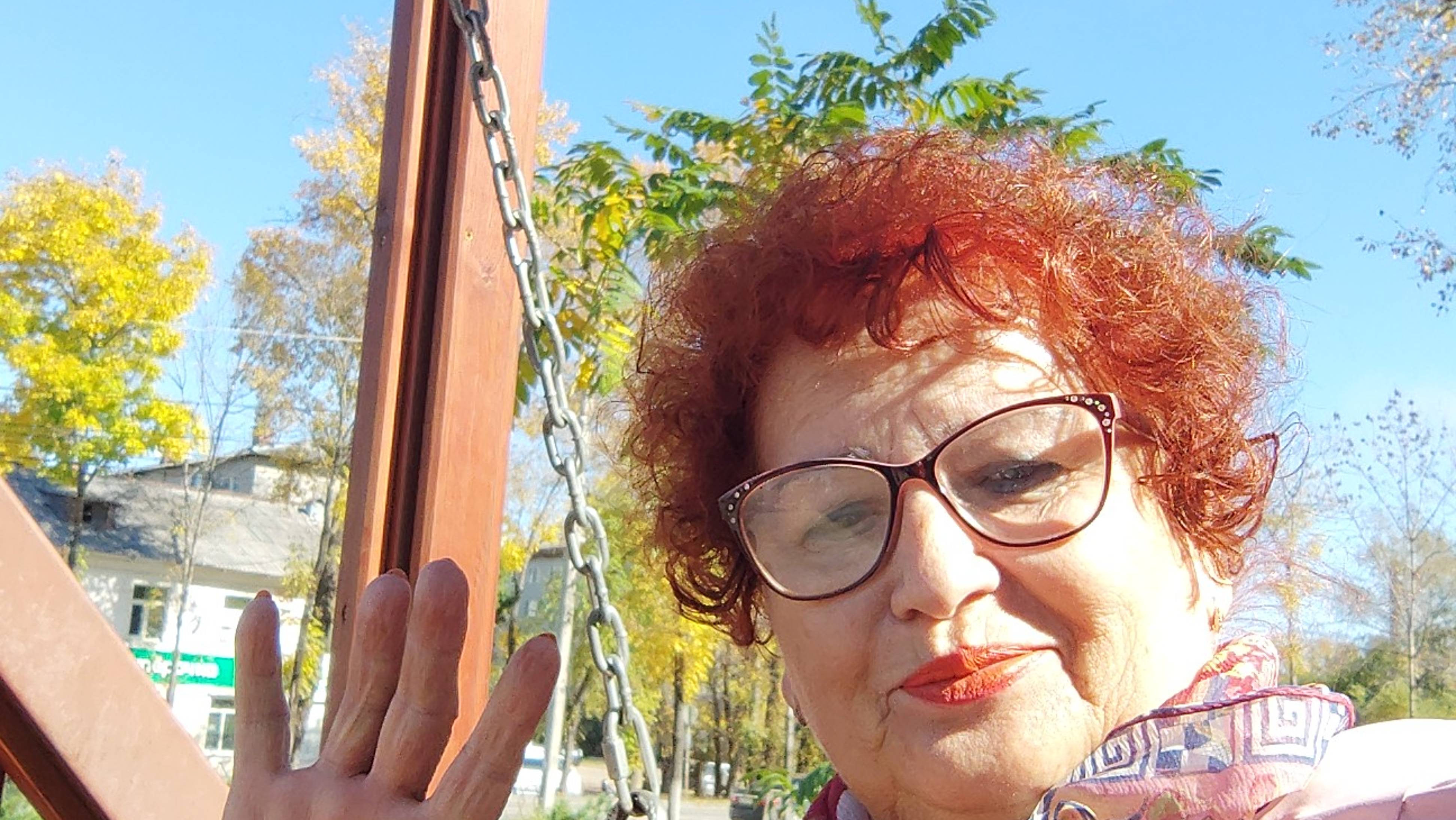 Прогулка по городу Биробиджан. Качели