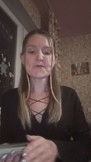 почему он молчит.