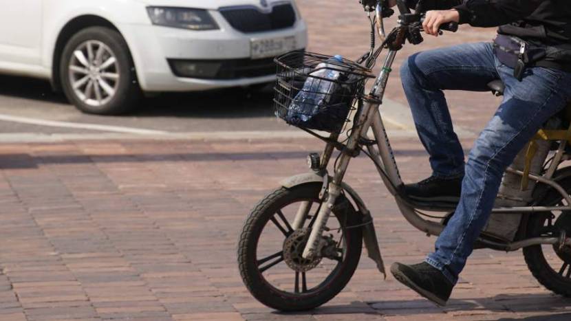 Юноша на электровелосипеде сбил пожилую женщину на юго-западе Москвы