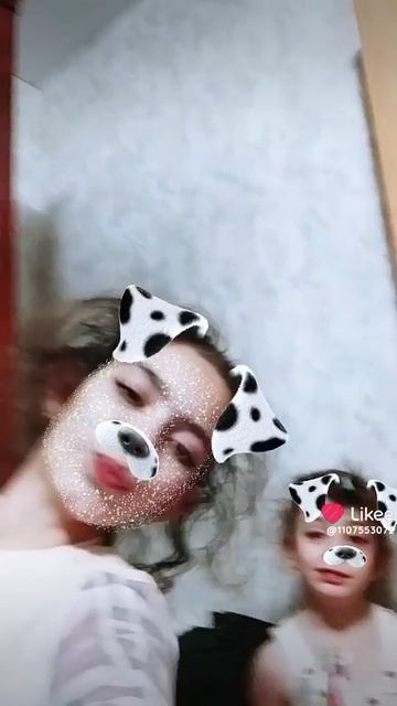 Снимаю сестрëнку  на камеру