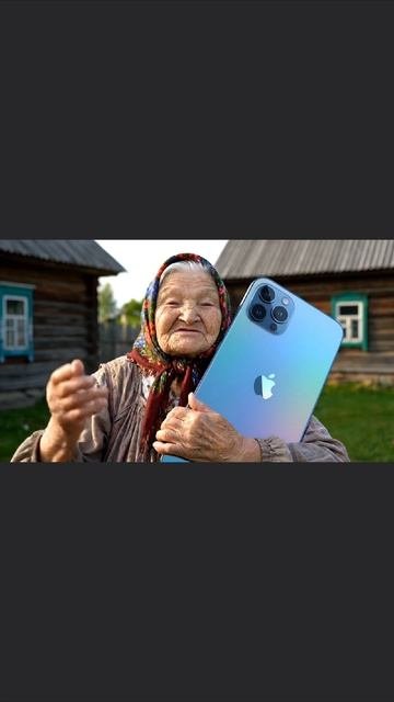 Бабуля не отстаёт, шагает в ногу со временем 😀
#iphone #бабушка #деревня