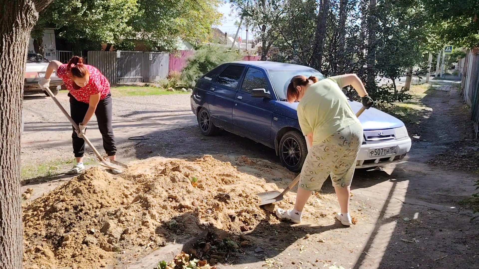 Ейск ! Работы по реконструкции части КУПЕЧЕСКОГО дома и двора продолжаются 29-09-2025.