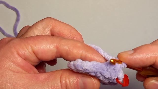 Вяжем за заднюю полупетлю крючком