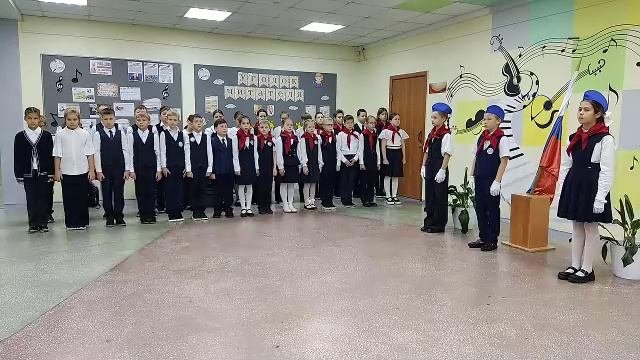 Вынос флага Российской Федерации в Лицее 1