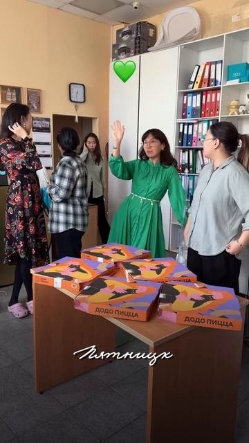 Перешлите коллегам! 🙌🏼 Устройте «цветную неделю» с коллегами и раскрасьте ваши будни! 🖤🩷🩵🤍💚