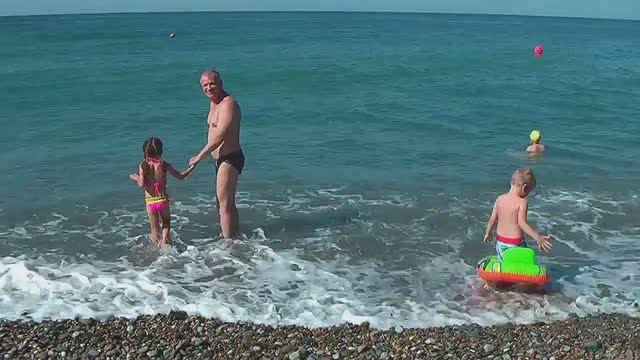 Балдеем с внуками в Сочи под музыку Грига