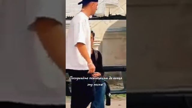 Толпились люди возле входа в Рай