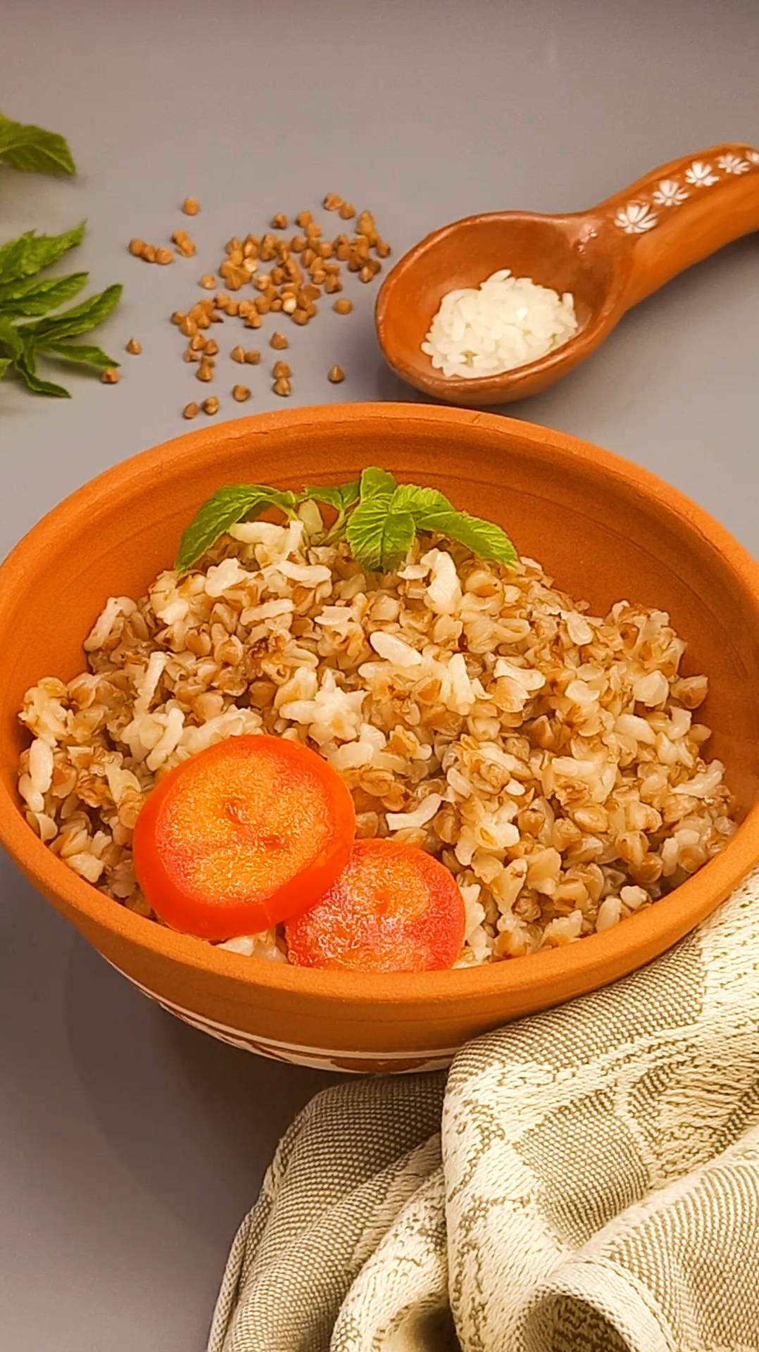 Рассыпчатая каша из гречки и риса за 20 минут. Простой рецепт вкусного завтрака ужина или гарнира.