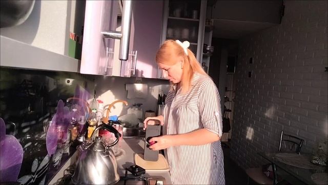 Уборка в старом сарае находка салат огуречный.