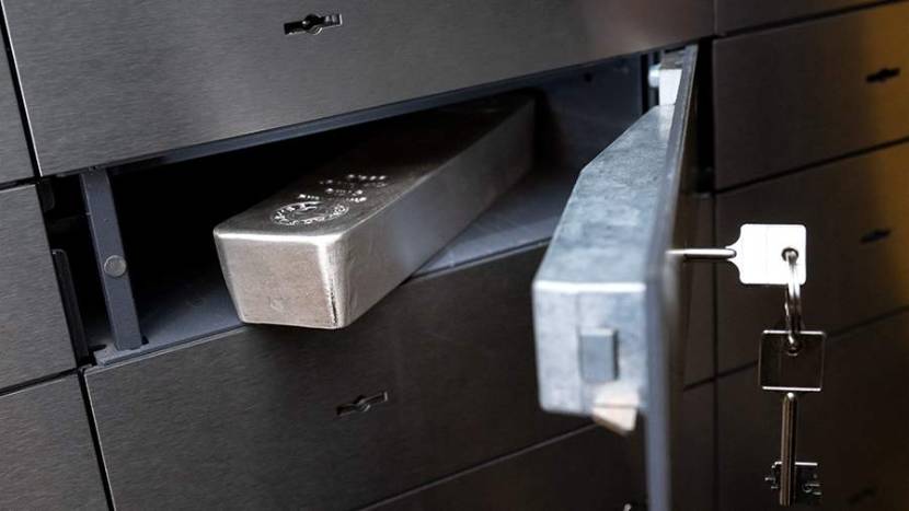 Биржевая цена фьючерса на серебро достигла $47