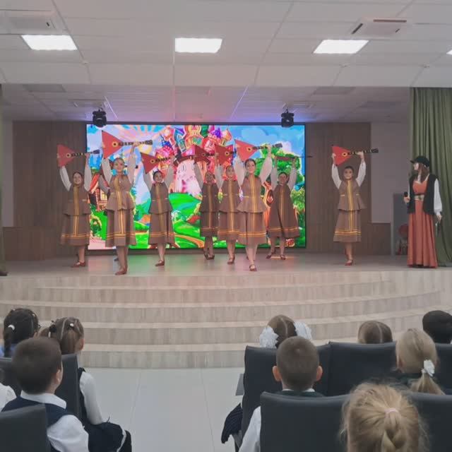 ВЫСТУПЛЕНИЕ ДЛЯ ПЕРВОКЛАССНИКОВ. АНСАМБЛЬ НАРОДНОГО ТАНЦА:  СКАЗ  . ТАНЕЦ - НОМЕР:  БАЛАЛАЙКА  .