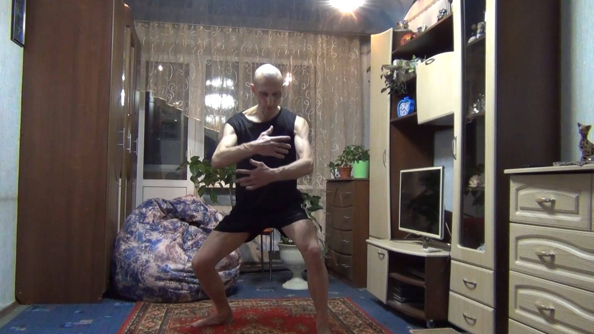 Гребец на бортах. Гребец делает шаг