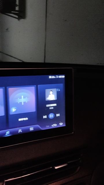 Hongqi eqm5