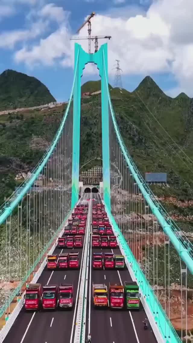 Самый высокий в мире мост открыли в Китае !