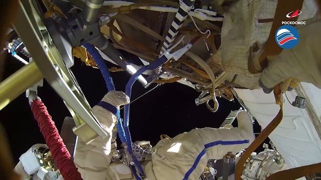 Российские компоненты и новая ткань: чем уникальны новые скафандры «Орлан-МКС» на МКС