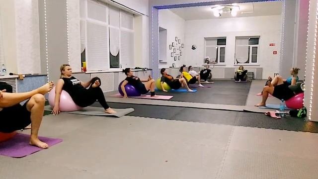 тренировка с фитболом