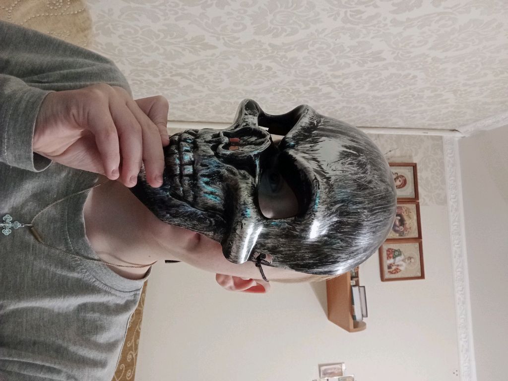 спалил лицо