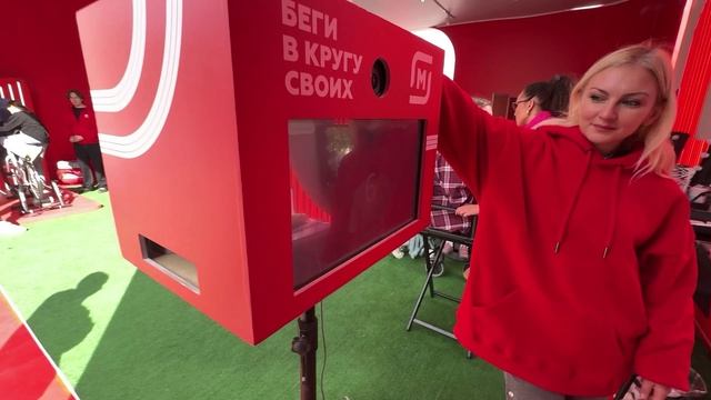Магнит стали одним из главных спонсоров марафона и в рамках акции Беги в кругу своих решили поддер