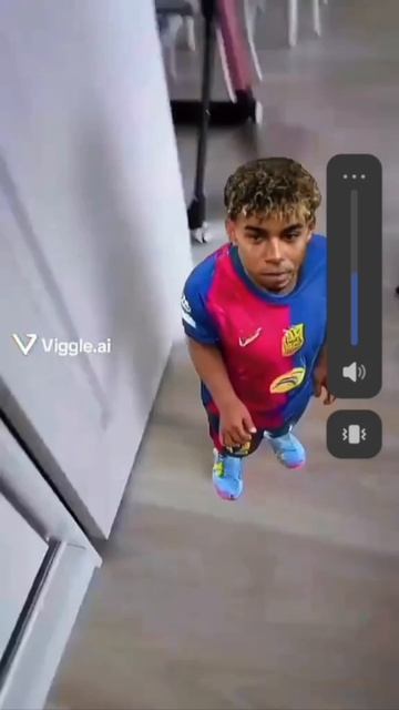 Мемы про Ламина (футболисты зашарят)