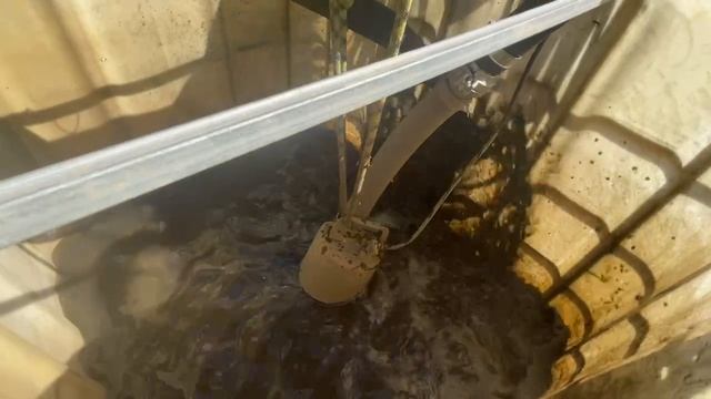 Демонстрация работы насоса ZUMFA Small D8 в грязной воде на строительном участке