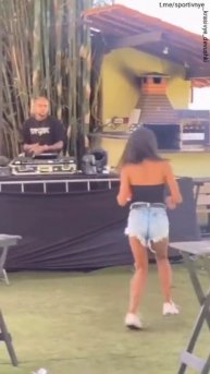 Подвижная девченка