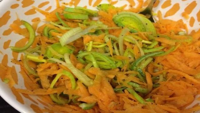 Кальмар фаршированный овощами