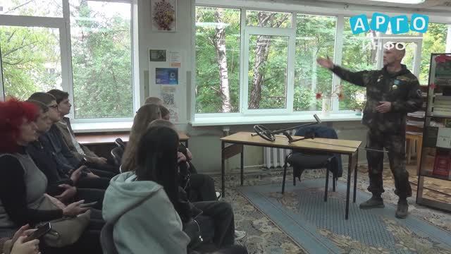 В центральной районной детской библиотеке прошел урок памяти «Смоленщина в военной шинели»