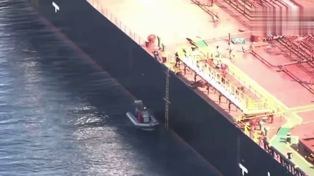 Французский спецназ захватил российский нефтяной танкер у побережья Франции !!!