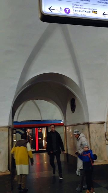 Станция Таганская. 
Красивая станция с барельефами на тему Победы в Великой Отечественной войне.