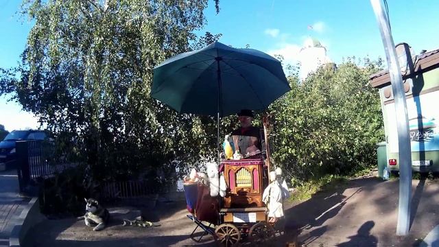 01-10-2025Смелый шарманщик.
