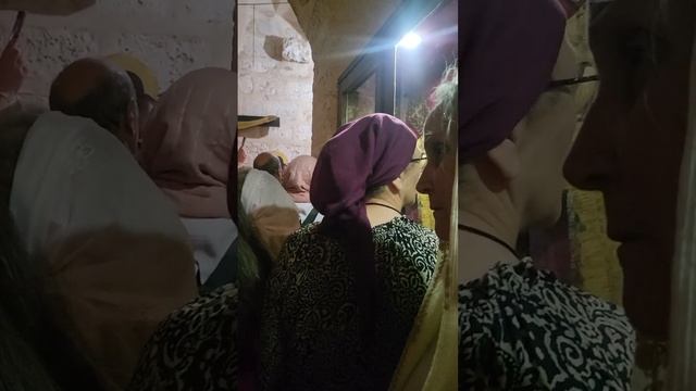 Крестный ход по Храму Святого Креста и к месту, где росло триединое дерево для Креста Спасителя