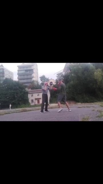 Робота на лапах: бємо по два удара