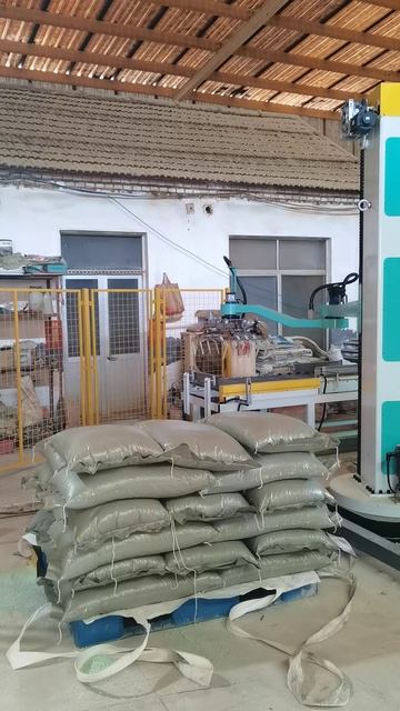 Автоматическая укладка мешков паллетайзером