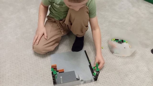 строю заброшку из LEGO