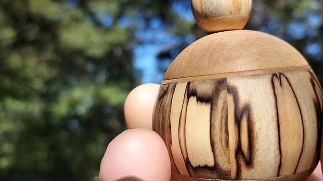 Шкатулка на деревце с  камнем. Сентябрь 2025