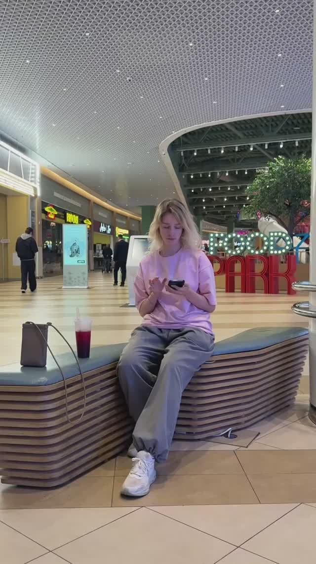 Максимальный репост! Этот человек похитил... Бабл-ти у нашей Вики 😅