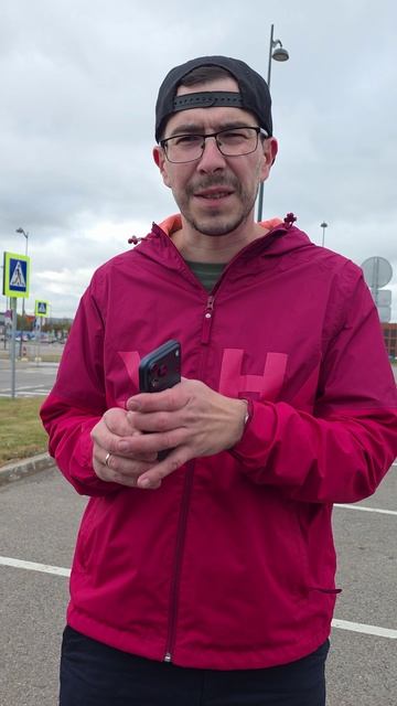 Подарил девушке IPhone