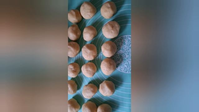 Очень вкусные шарики со сгущёнкой и орехами Рецепт