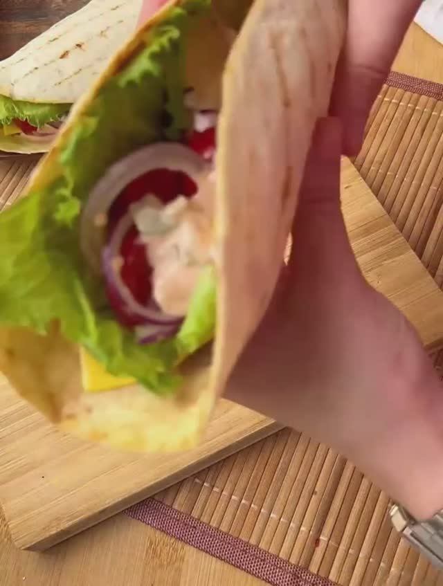 Бургер в тортильи 🌯