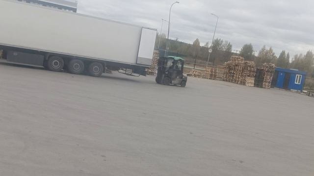 погрузка поддонов