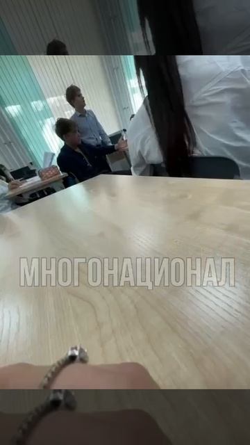 Взрослый абу-бандит залетел на урок информатики в 8 класс и отхлыстал по щекам 13-летнего школьника