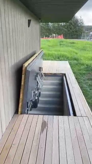 Напольный люк с электроприводом